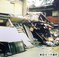 【写真】崩れた家屋 東田せつ子撮影